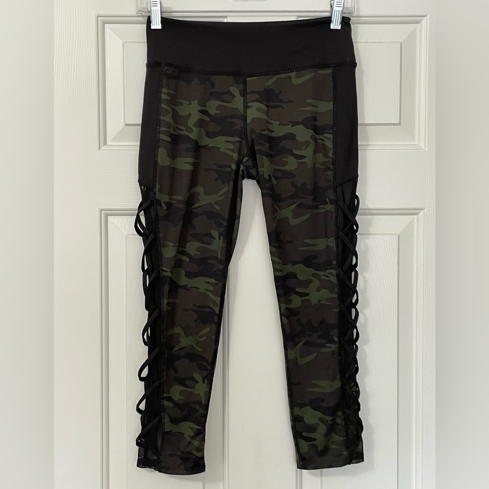 Size small camo Jessica Simpson workout legging with cute details on legs.